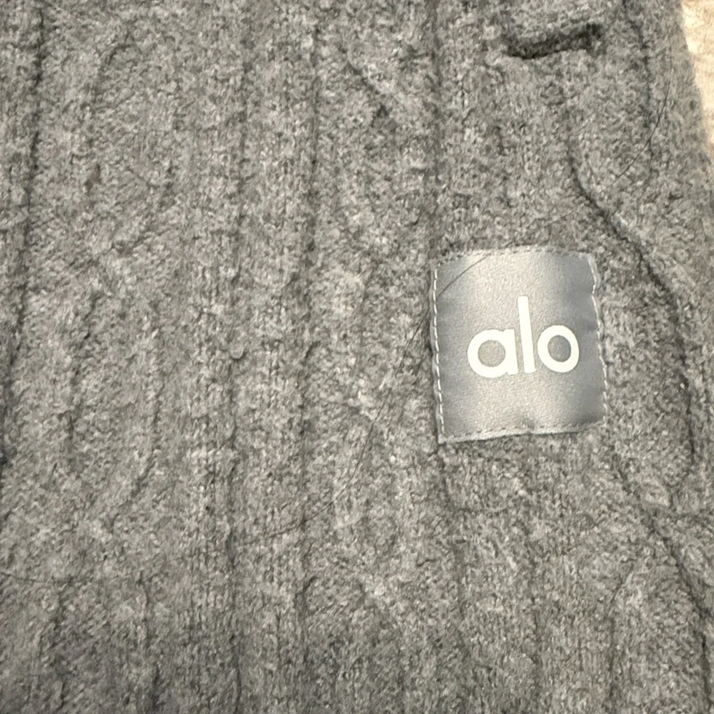 ALO Yoga Light Gray Cable Knit Jogger Pants- Reposh, too big 🥲